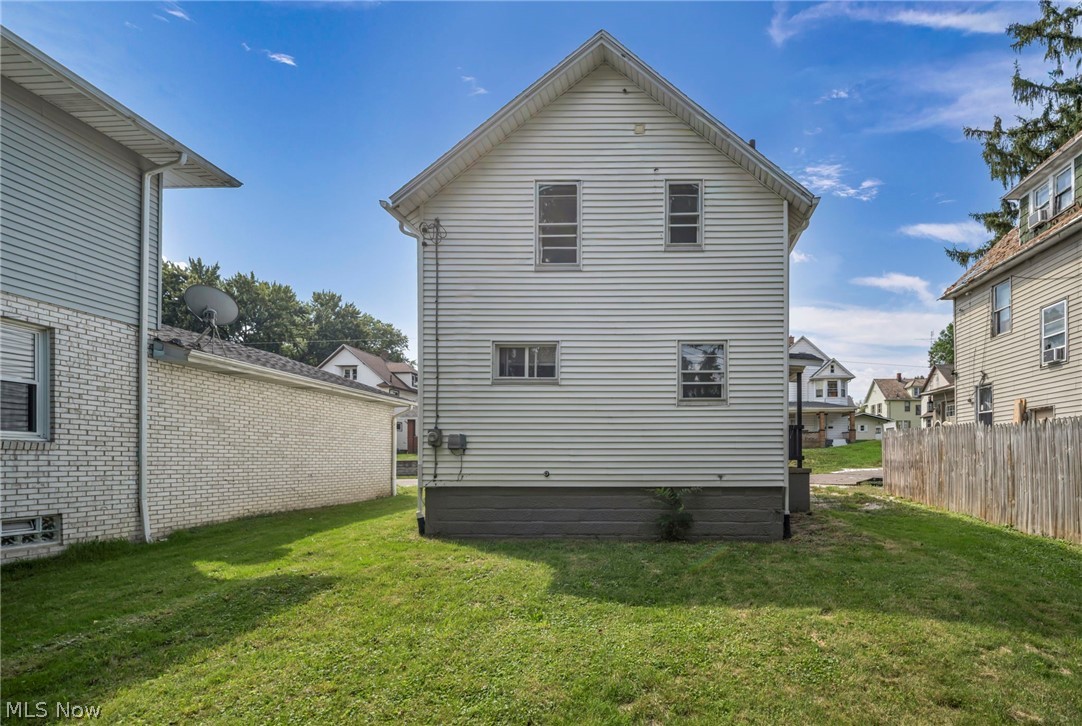 1334 S Seneca Avenue Property Photo 39
