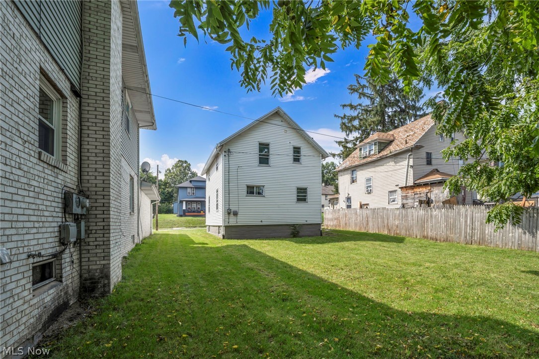 1334 S Seneca Avenue Property Photo 41