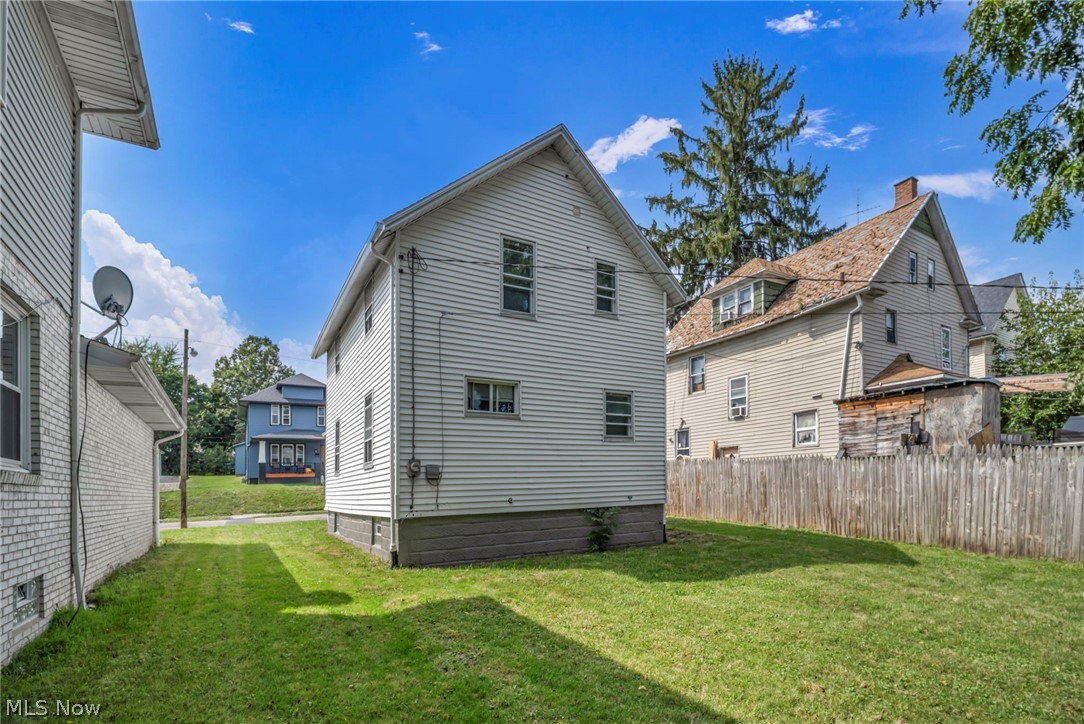 1334 S Seneca Avenue Property Photo 43