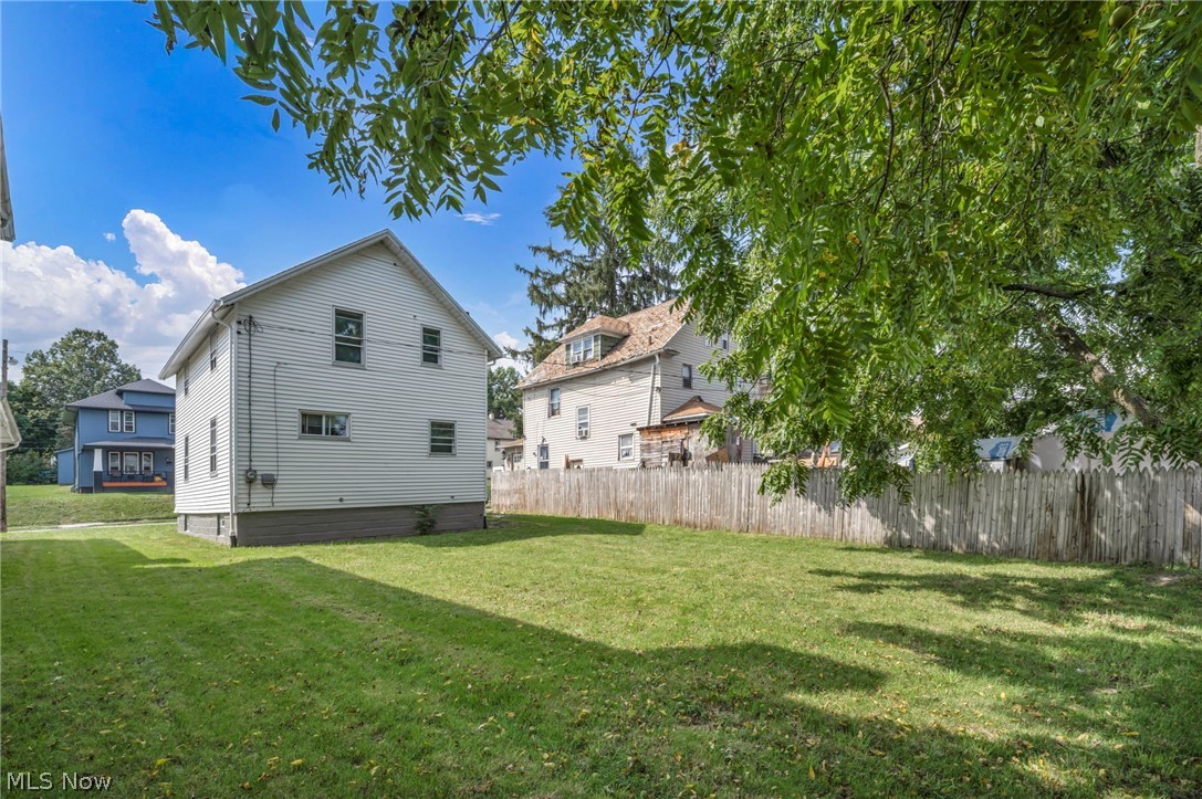 1334 S Seneca Avenue Property Photo 44