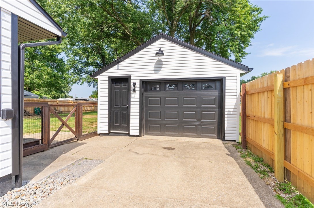 1584 Ridgewood Drive Property Photo 18