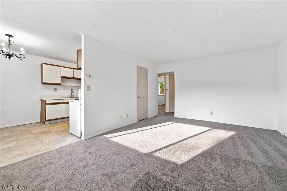 5651 Broadview Road B5 Property Photo 8