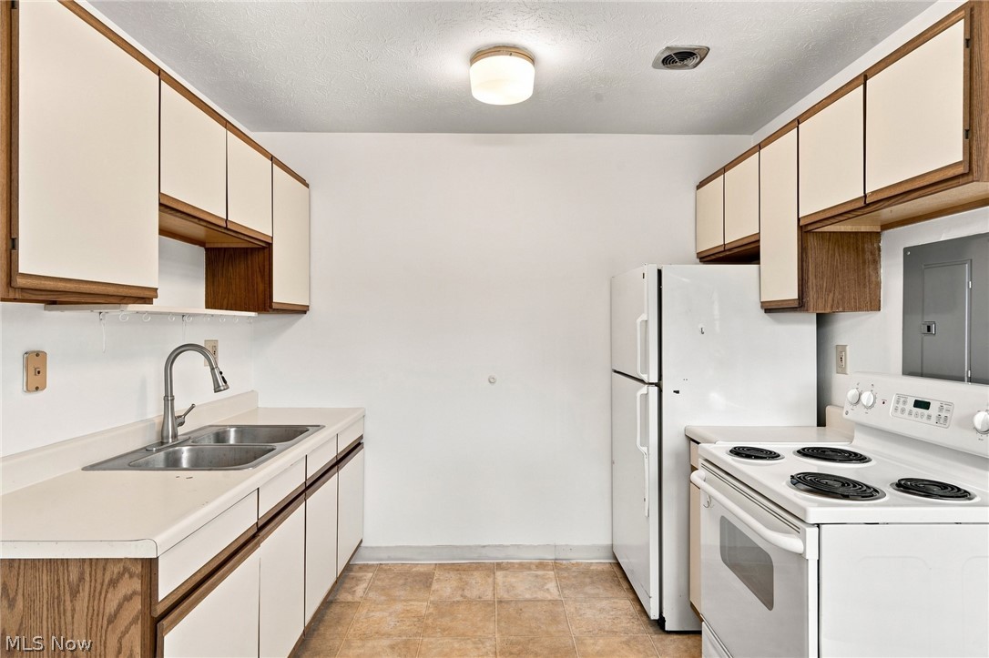 5651 Broadview Road B5 Property Photo 10