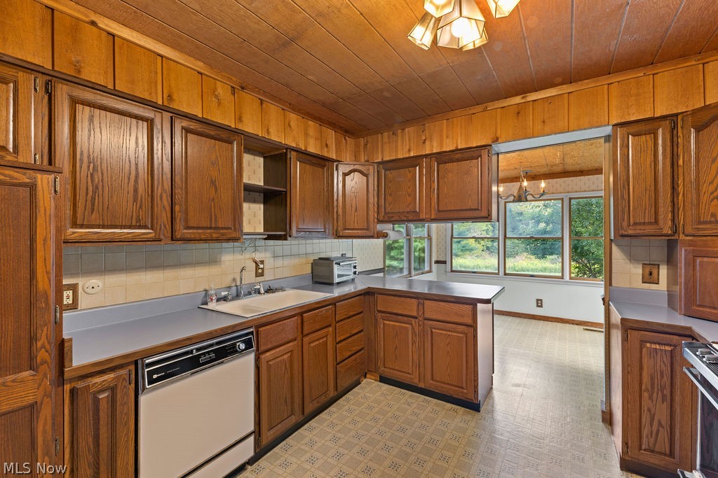 7734 Seasons Road Property Photo 14