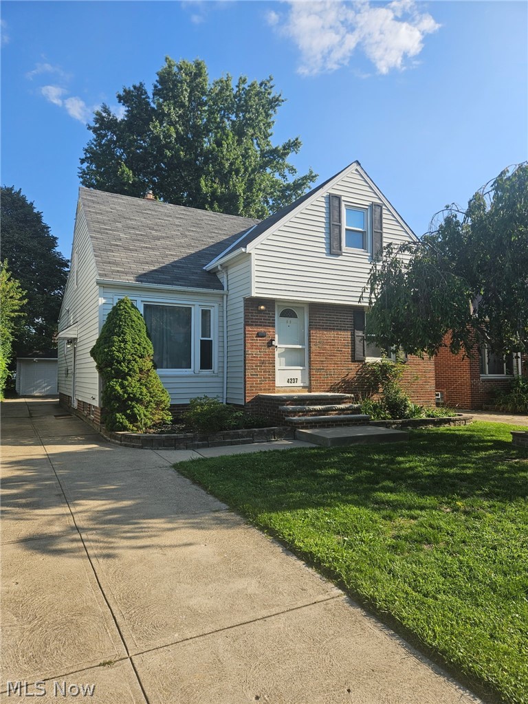 4237 Stonehaven Road Property Photo 1