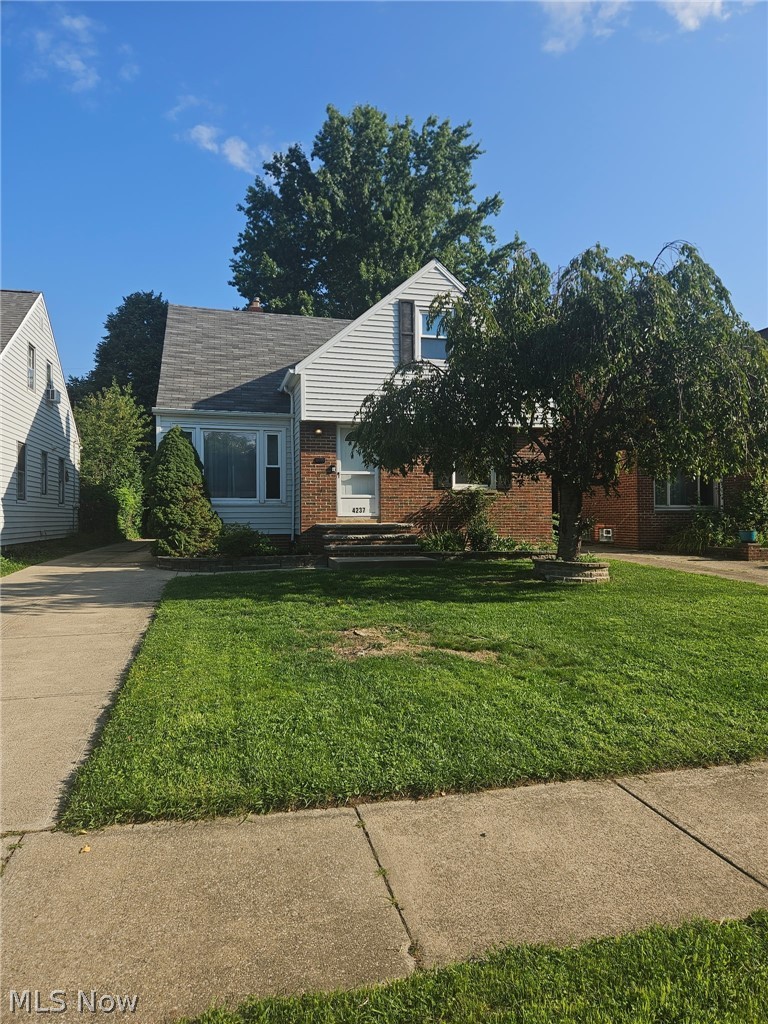 4237 Stonehaven Road Property Photo 2