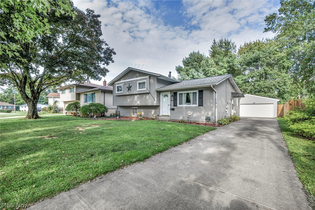 141 Pinewood Drive Property Photo 1