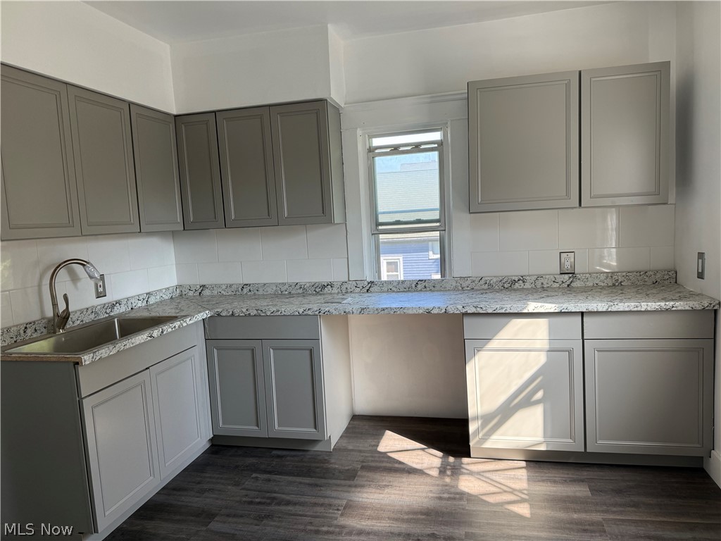 14210 Kingsford Avenue Property Photo 2