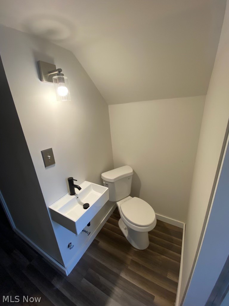 14210 Kingsford Avenue Property Photo 9