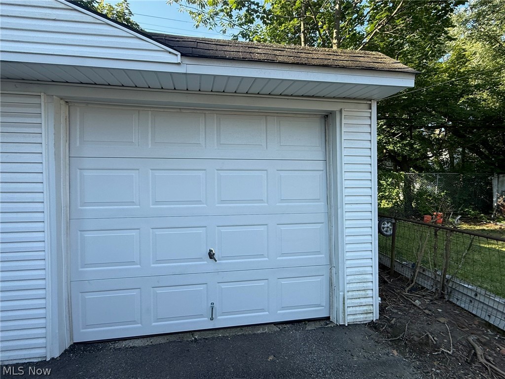 14210 Kingsford Avenue Property Photo 10