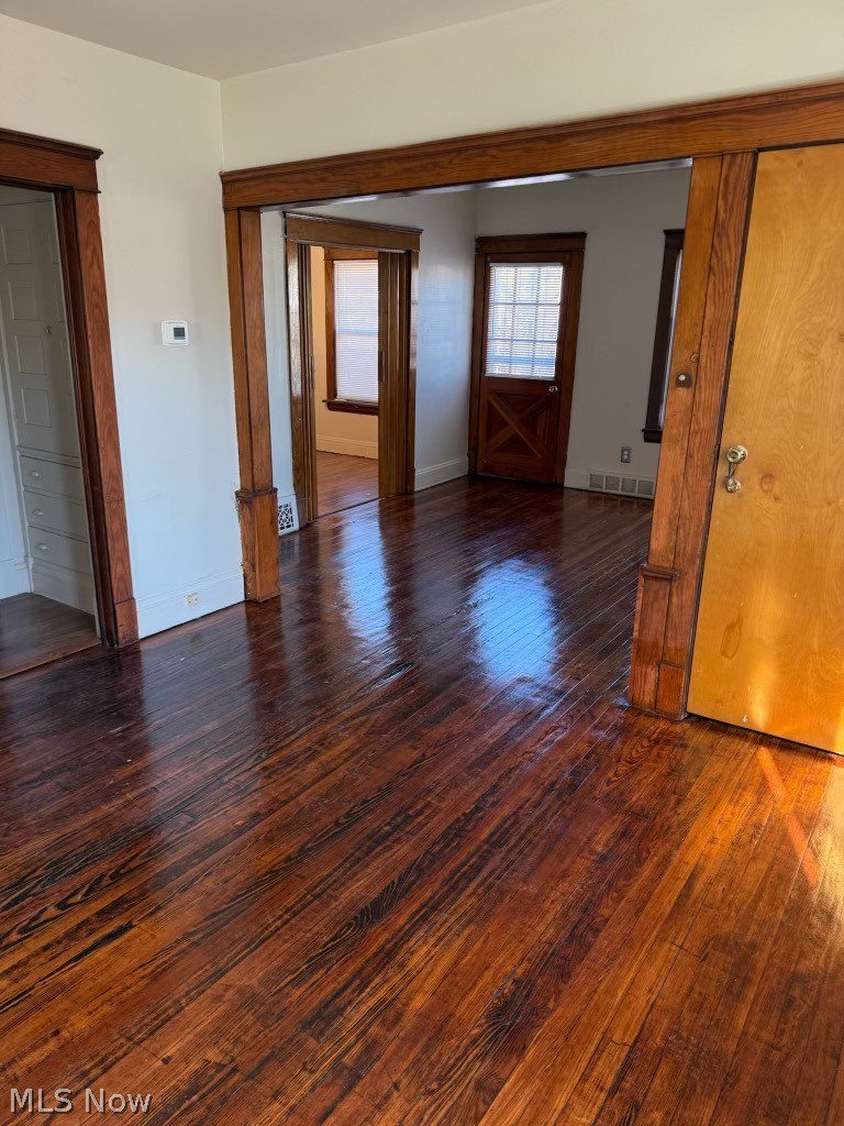 14210 Kingsford Avenue Property Photo 11