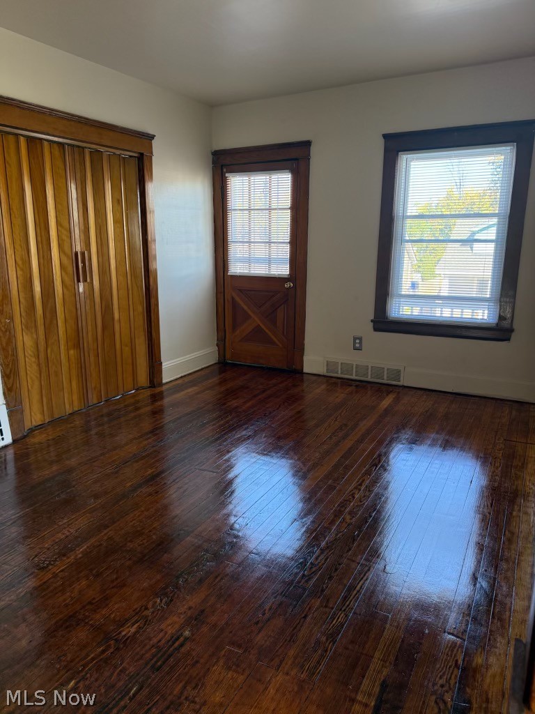 14210 Kingsford Avenue Property Photo 12