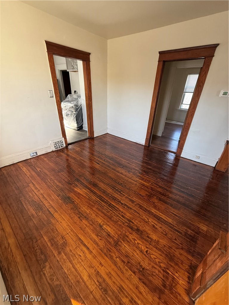 14210 Kingsford Avenue Property Photo 13