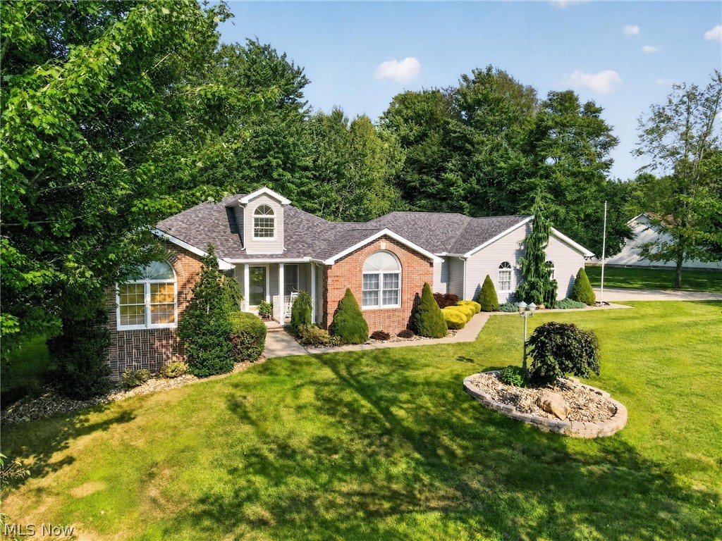 7424 Kingsboro Drive Property Photo 1