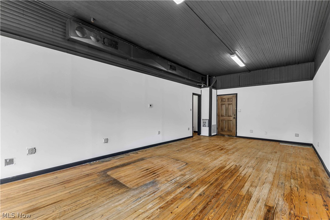 913 Lake Avenue Property Photo 13