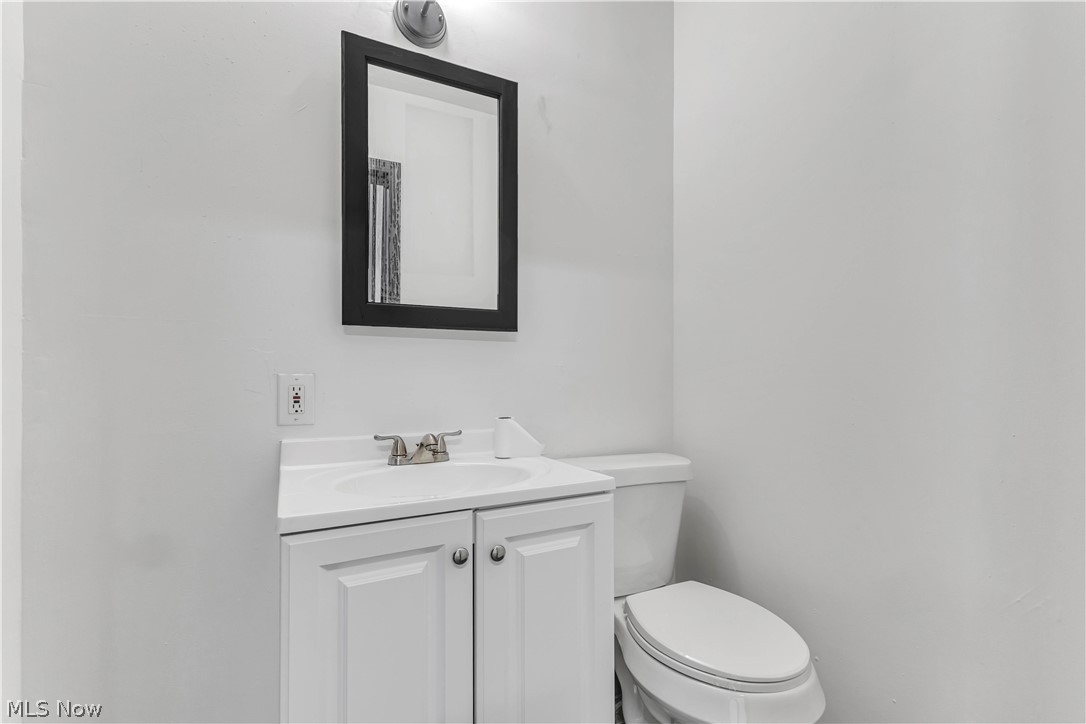 913 Lake Avenue Property Photo 15