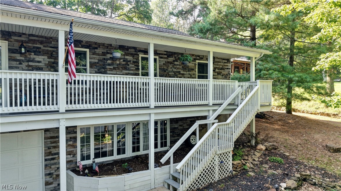 668 Floral Valley Drive E Property Photo 2
