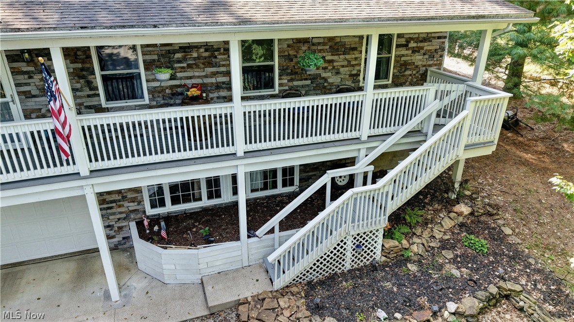 668 Floral Valley Drive E Property Photo 3