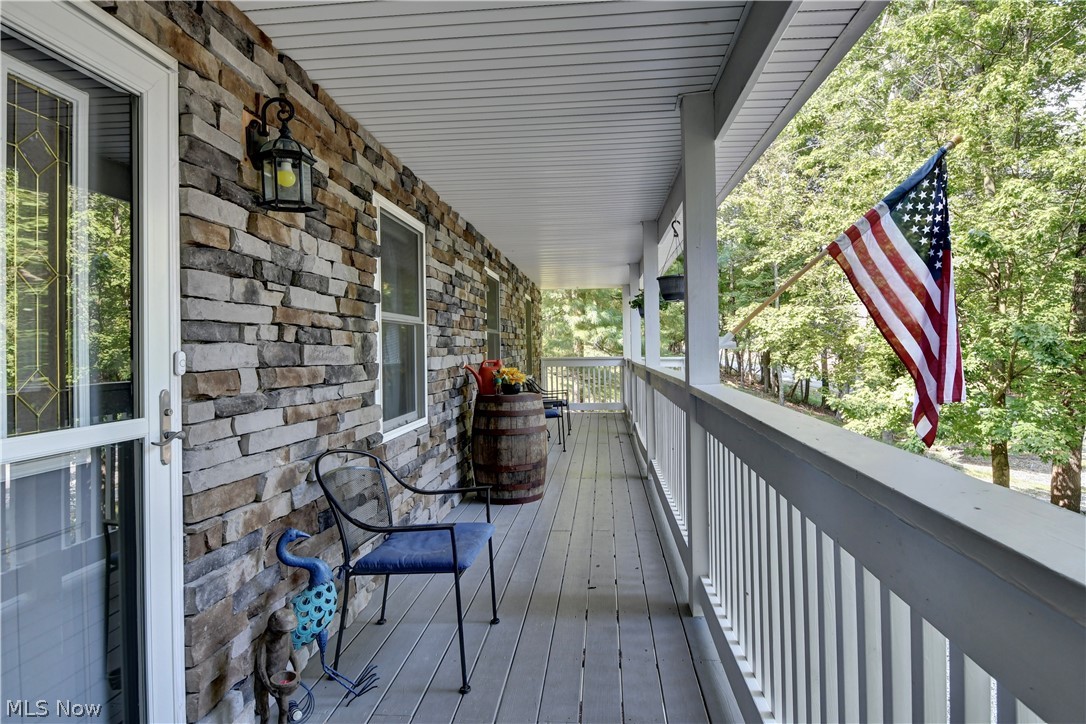 668 Floral Valley Drive E Property Photo 4