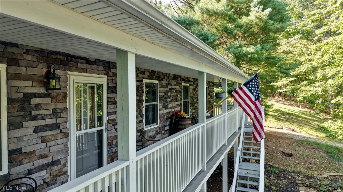 668 Floral Valley Drive E Property Photo 5