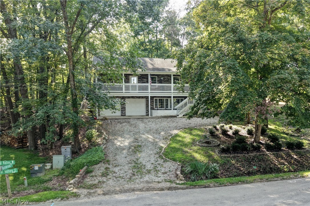 668 Floral Valley Drive E Property Photo 6