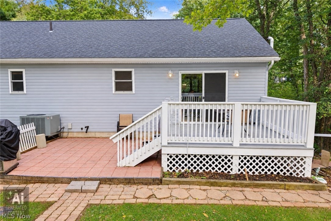 668 Floral Valley Drive E Property Photo 9