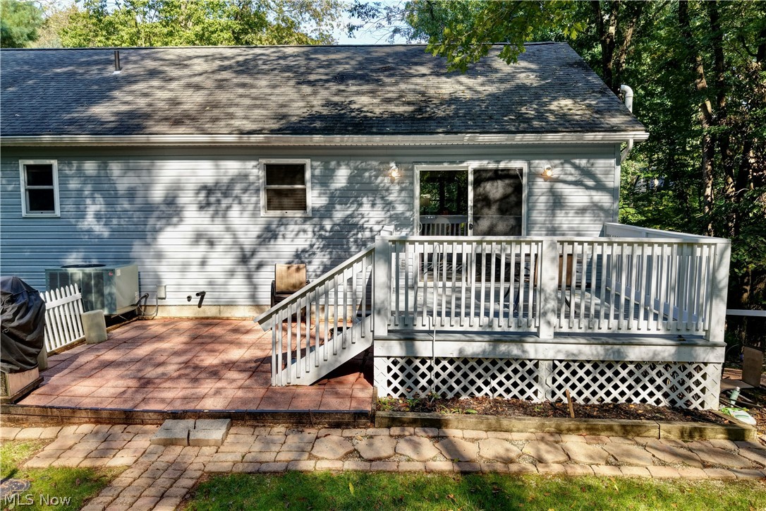 668 Floral Valley Drive E Property Photo 10
