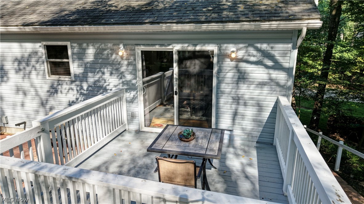668 Floral Valley Drive E Property Photo 11