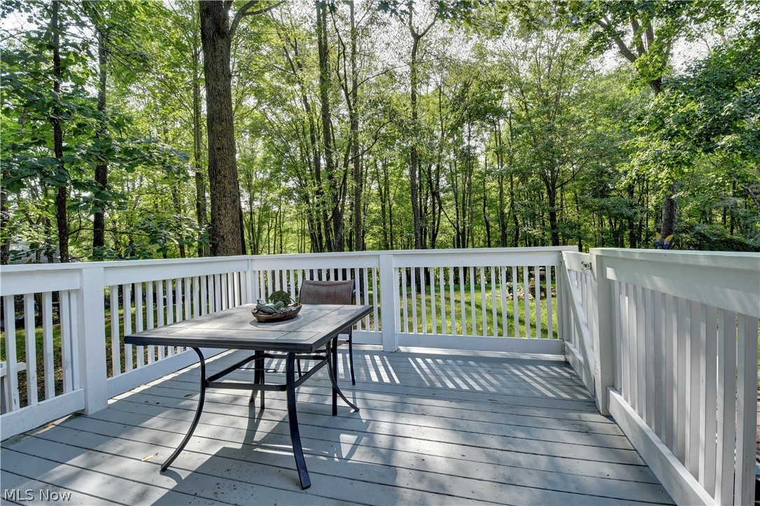 668 Floral Valley Drive E Property Photo 12