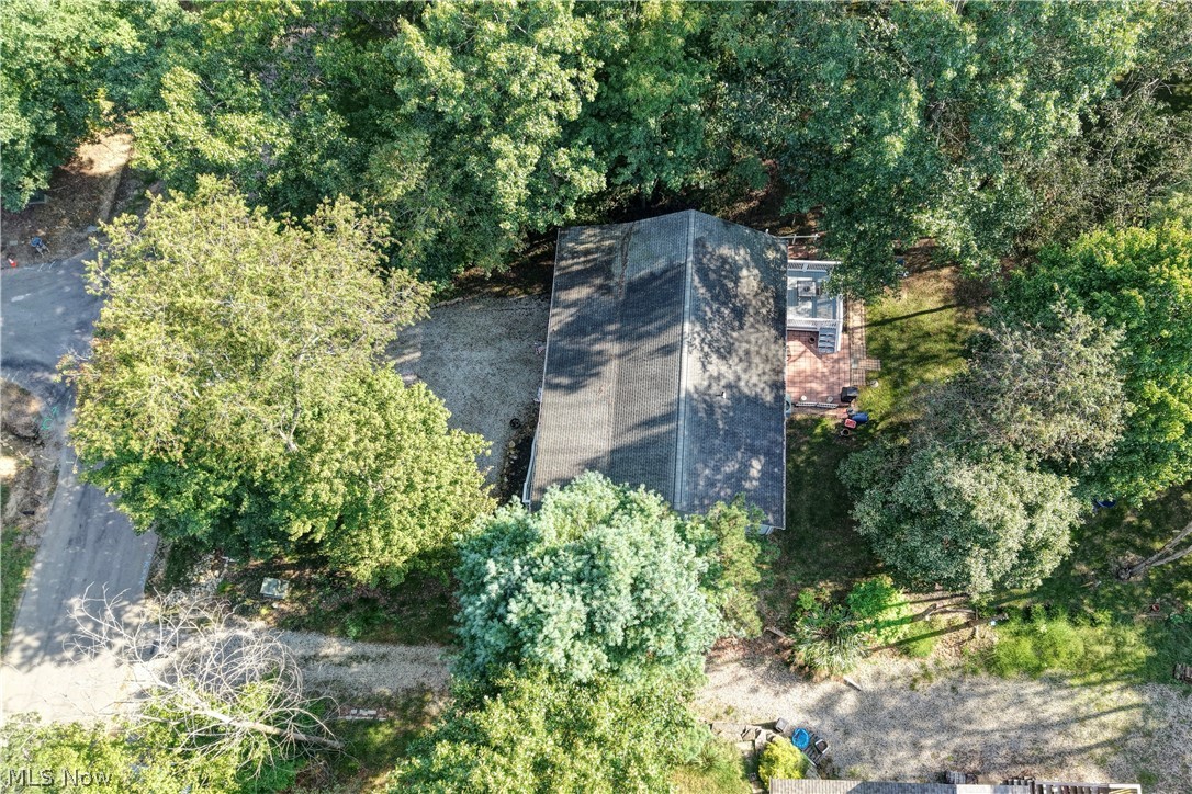 668 Floral Valley Drive E Property Photo 17