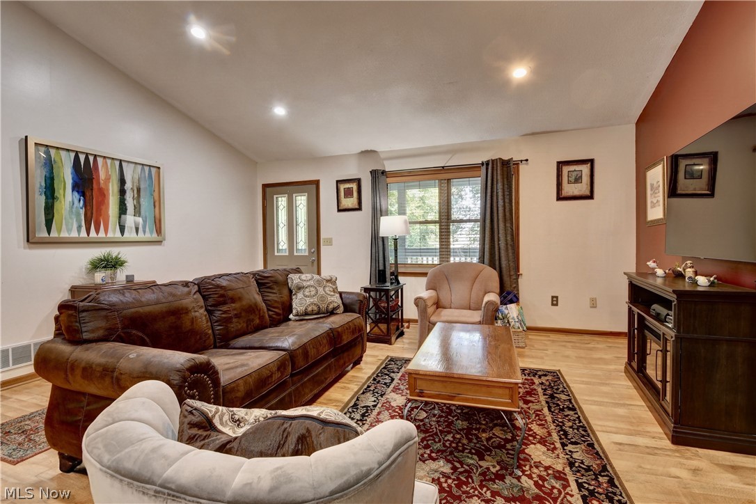 668 Floral Valley Drive E Property Photo 21
