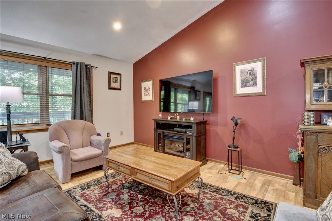 668 Floral Valley Drive E Property Photo 22
