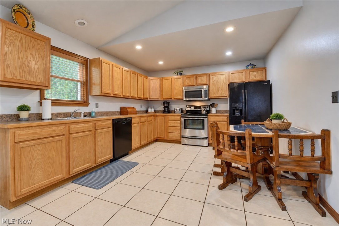668 Floral Valley Drive E Property Photo 25