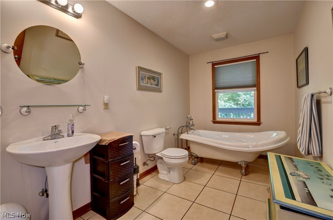 668 Floral Valley Drive E Property Photo 33
