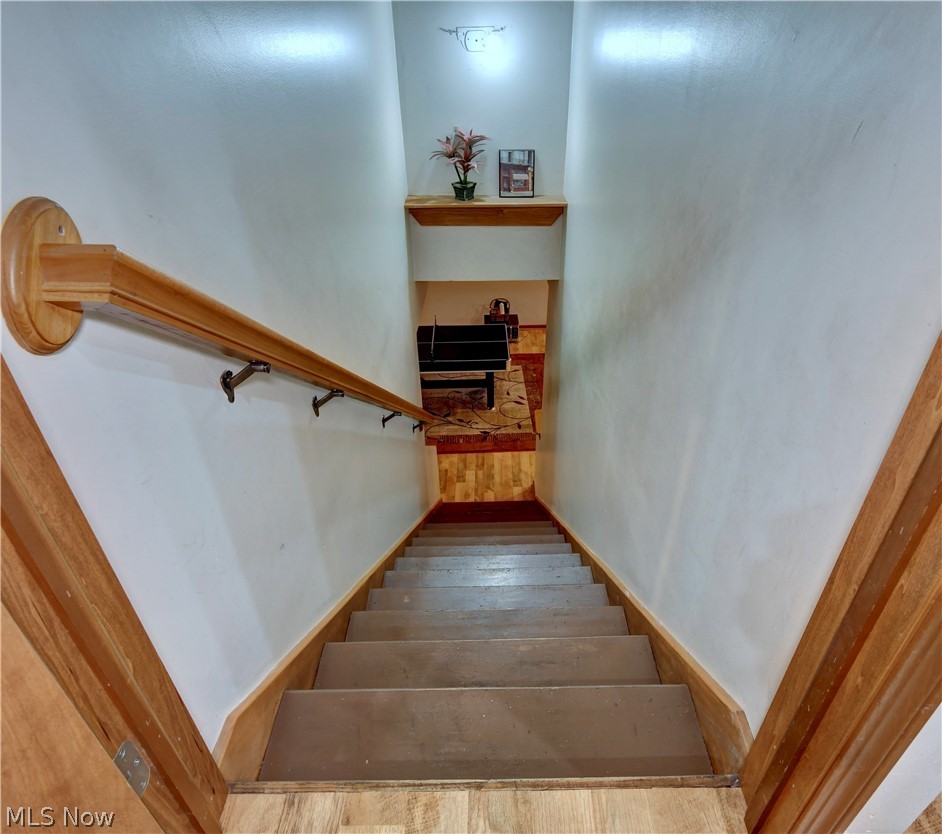 668 Floral Valley Drive E Property Photo 36
