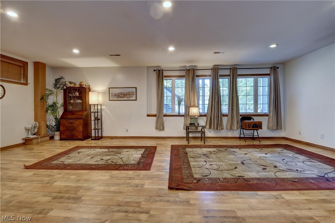 668 Floral Valley Drive E Property Photo 40