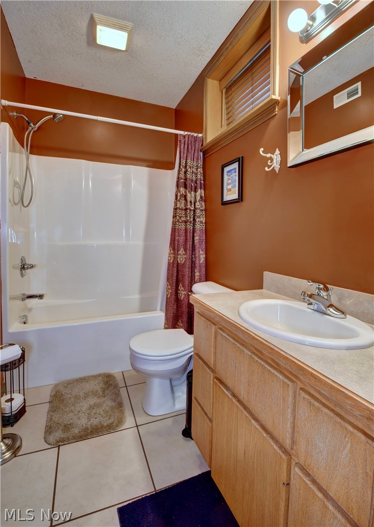 668 Floral Valley Drive E Property Photo 43