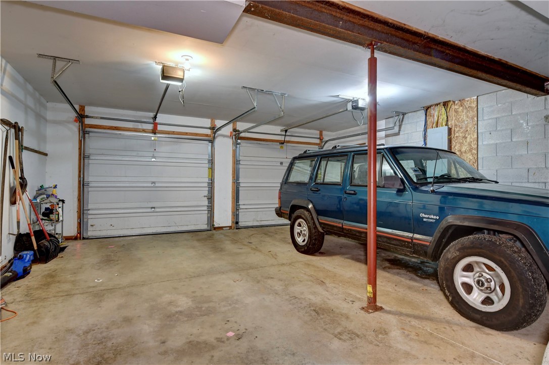 668 Floral Valley Drive E Property Photo 45