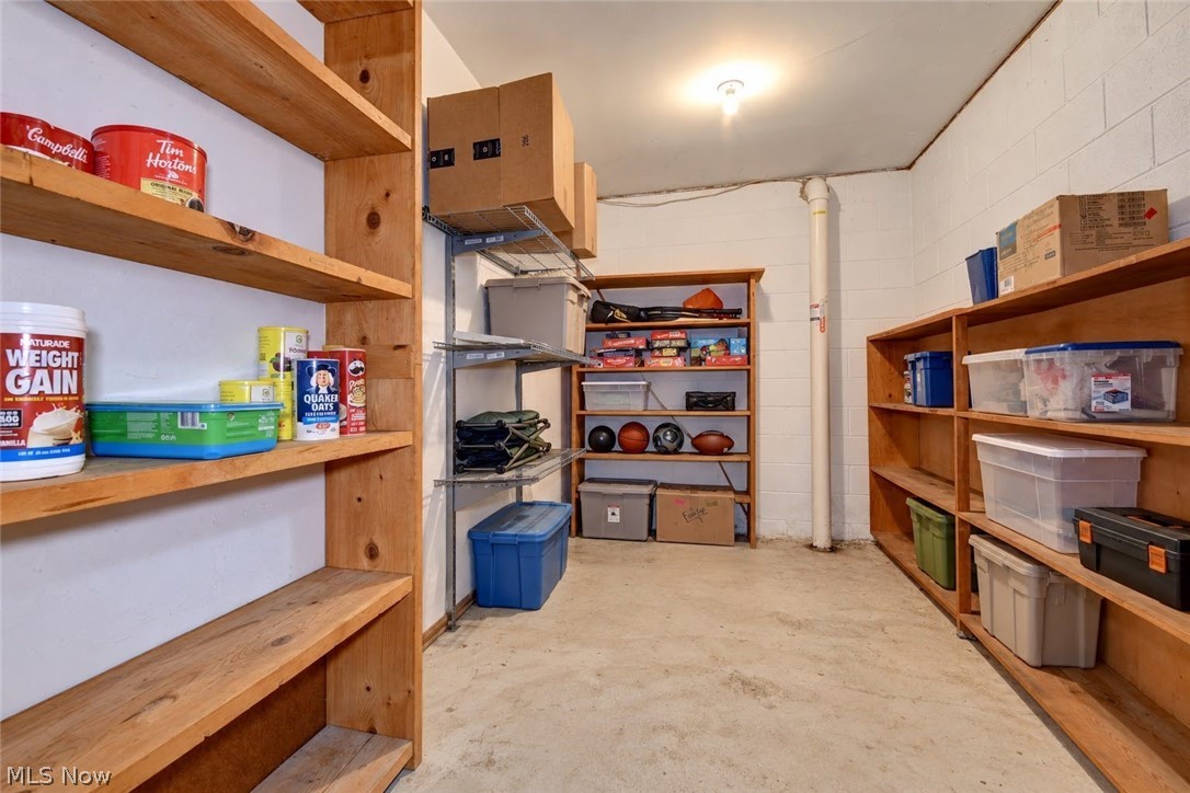 668 Floral Valley Drive E Property Photo 48