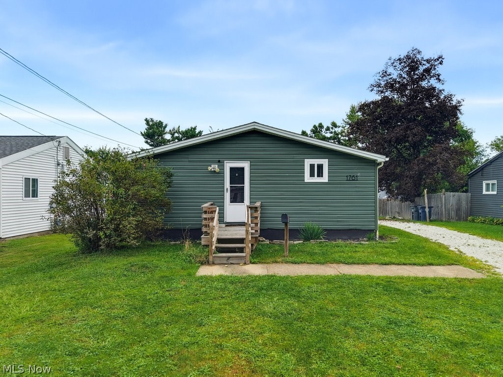 1761 Delia Avenue Property Photo 1