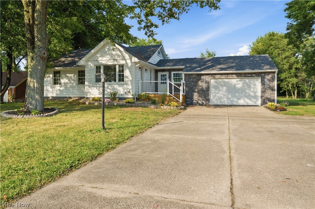 9247 Youngstown Pittsburgh Road Property Photo 1