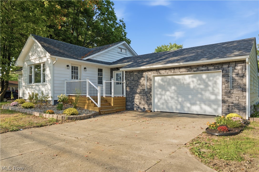 9247 Youngstown Pittsburgh Road Property Photo 2