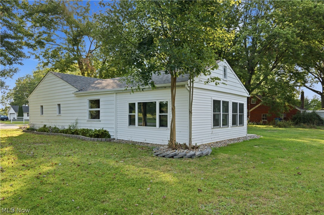 9247 Youngstown Pittsburgh Road Property Photo 3