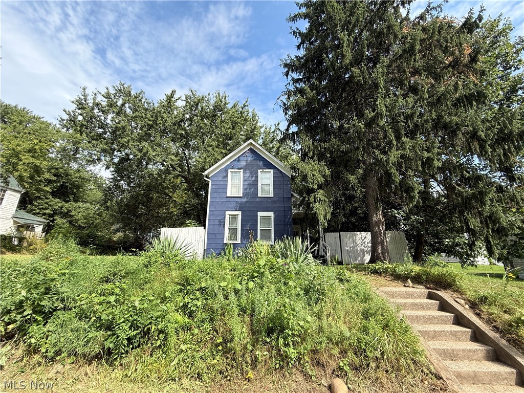 131 W Miller Avenue Property Photo 1