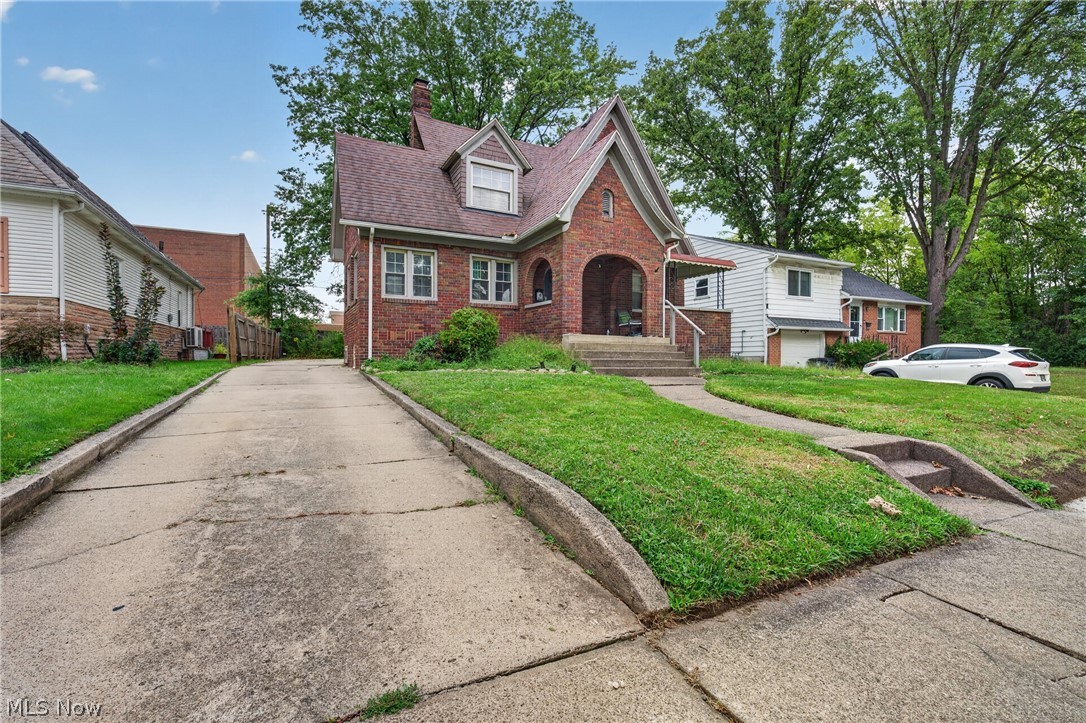 654 Moreley Avenue Property Photo 3
