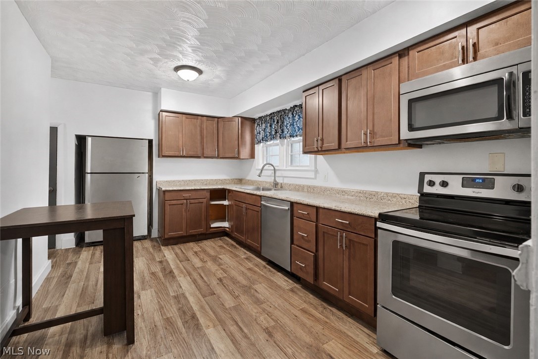 654 Moreley Avenue Property Photo 11