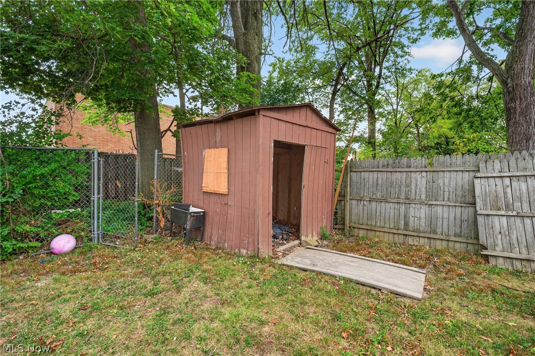 654 Moreley Avenue Property Photo 24