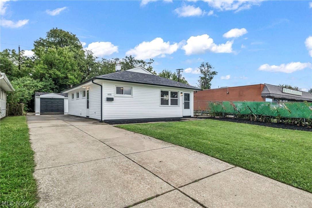 601 Northfield Road Property Photo 3
