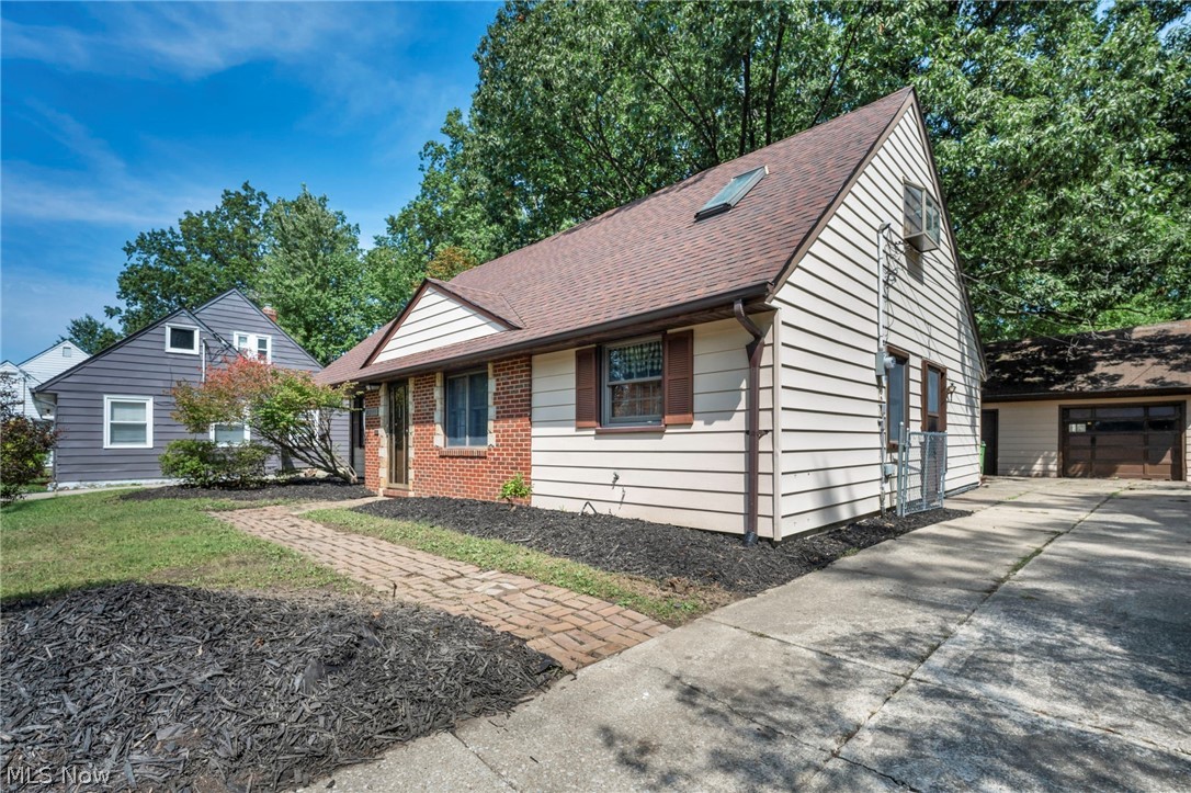 25595 Chatworth Drive Property Photo 2