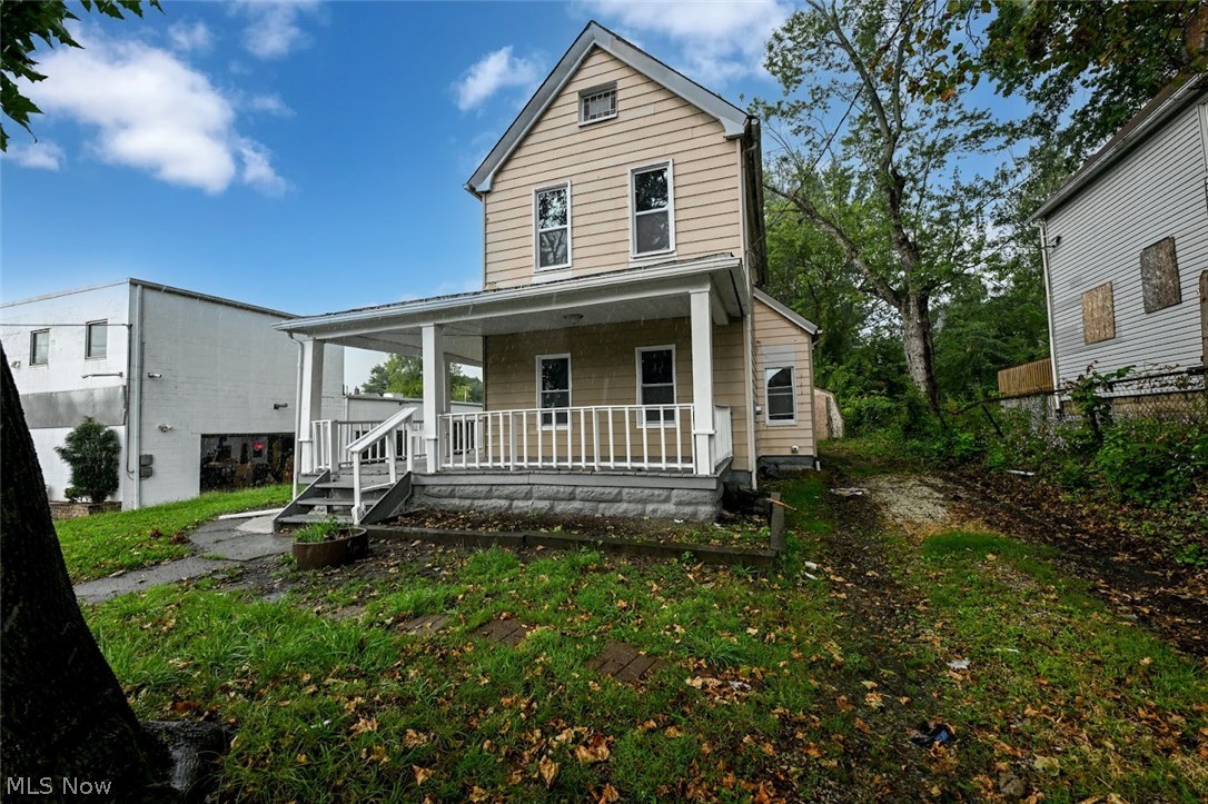 906 E Buchtel Avenue Property Photo 3